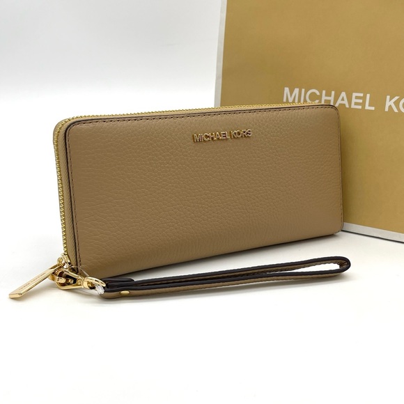 Michael Kors Large Continental Wallet Wristlet - Picture 3 of 7